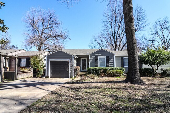 Building Photo - Cozy Bungalow in Brookside area, close to shopping for grocery, coffee shops, restaurants and muc...