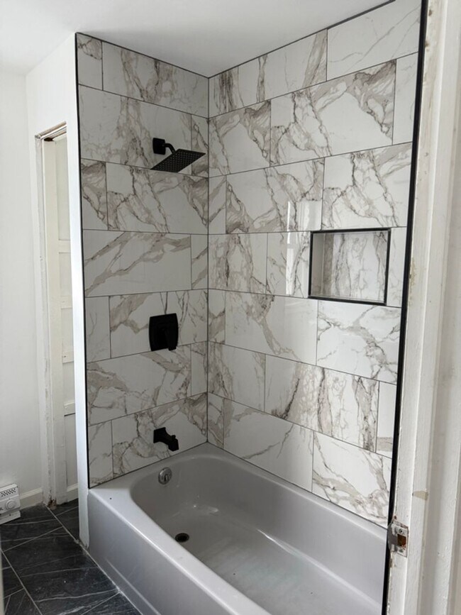 Building Photo - 1608 E Gibson St