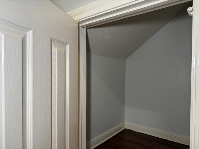 Building Photo - 3636 Lake St