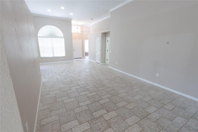 Building Photo - 16505 Lake Heather Dr