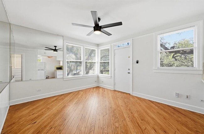 Building Photo - 1403 Windsor Rd