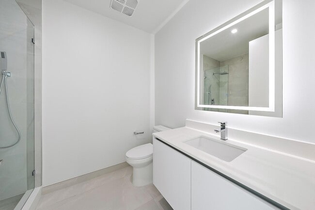 Building Photo - 220 Lake Shore Dr