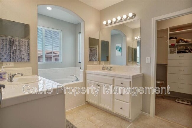 Building Photo - 27448 Coldwater Dr