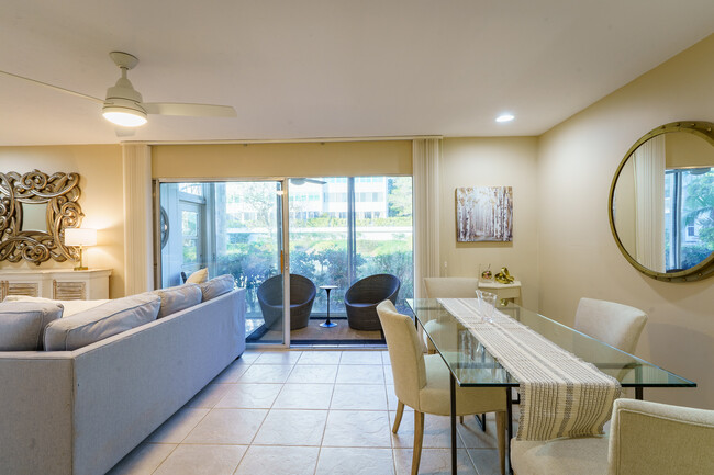 Building Photo - 6019 W Peppertree Way