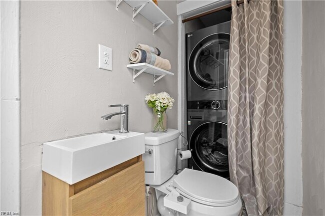 Building Photo - 868 W 36th St