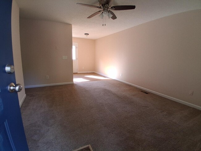 Building Photo - 821 Belle Dr