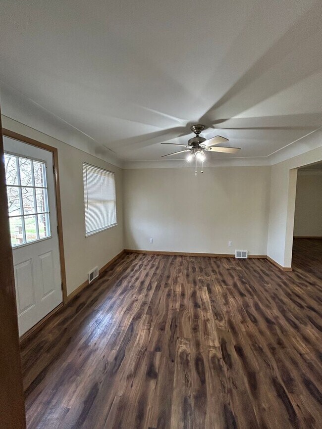 Building Photo - Brick Ranch for Rent in Highland  HTS close to the freeway