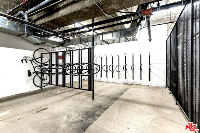 Building Photo - 1249 S Holt Ave