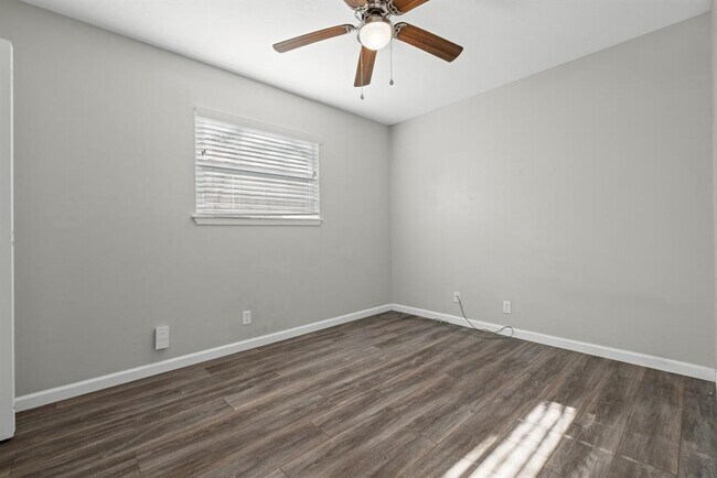 Building Photo - 3201 Mossrock Dr