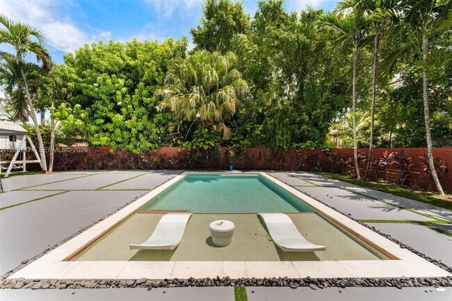 Building Photo - 15315 SW 84th Ave
