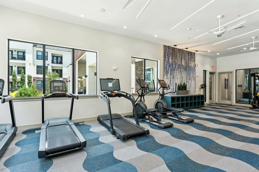 Building Photo - 1800 Central Pine St