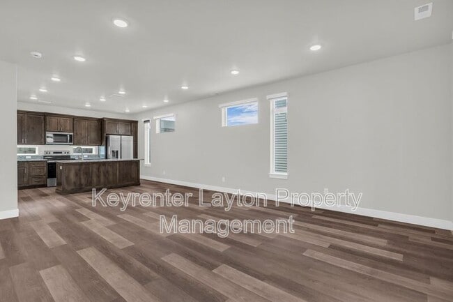 Building Photo - 453 E 690 S