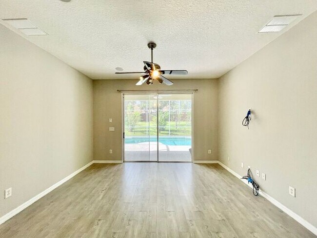 Building Photo - Gorgeous 3/2 Pool Home in Apopka's Parkside at Errol Estate!