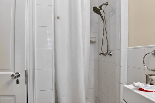 Building Photo - 4825 Butterworth Pl NW