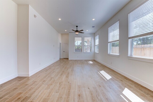 Building Photo - 156 Sea Foam Ct