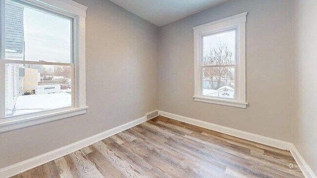 Building Photo - 2121 W 105th St