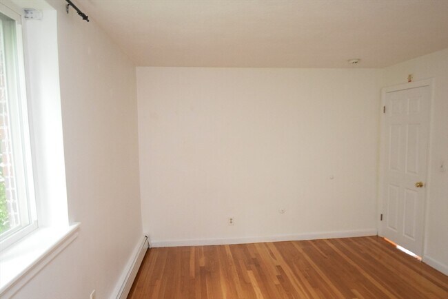 Building Photo - 135 Inman St