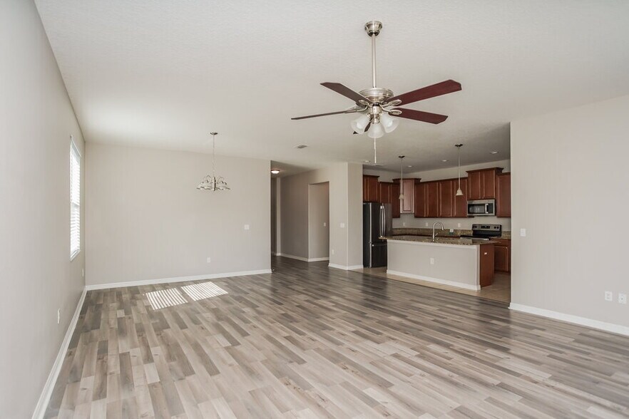 Building Photo - 1309 Oak Pond St