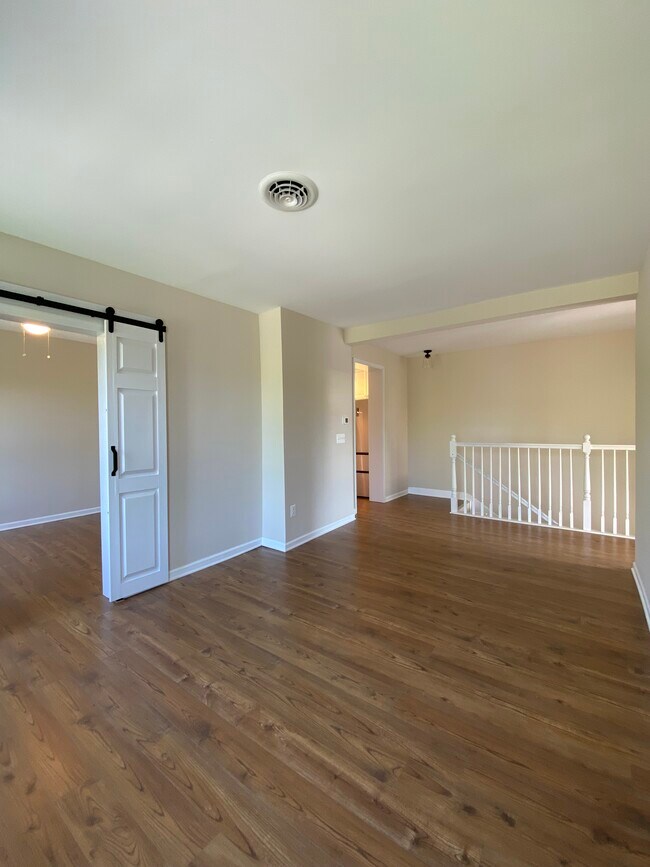 Building Photo - 13 John St