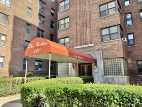 Building Photo - 210 Martine Ave