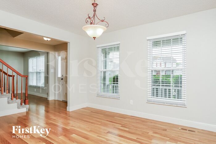 Building Photo - 5 Shady Moss Ct