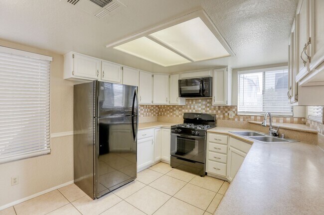 Building Photo - Beautiful 4 bedroom POOL home close to Nellis AFB!