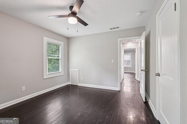 Building Photo - 172 Meador Way SE