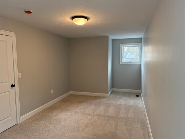 Building Photo - 19 Kashmirs Way