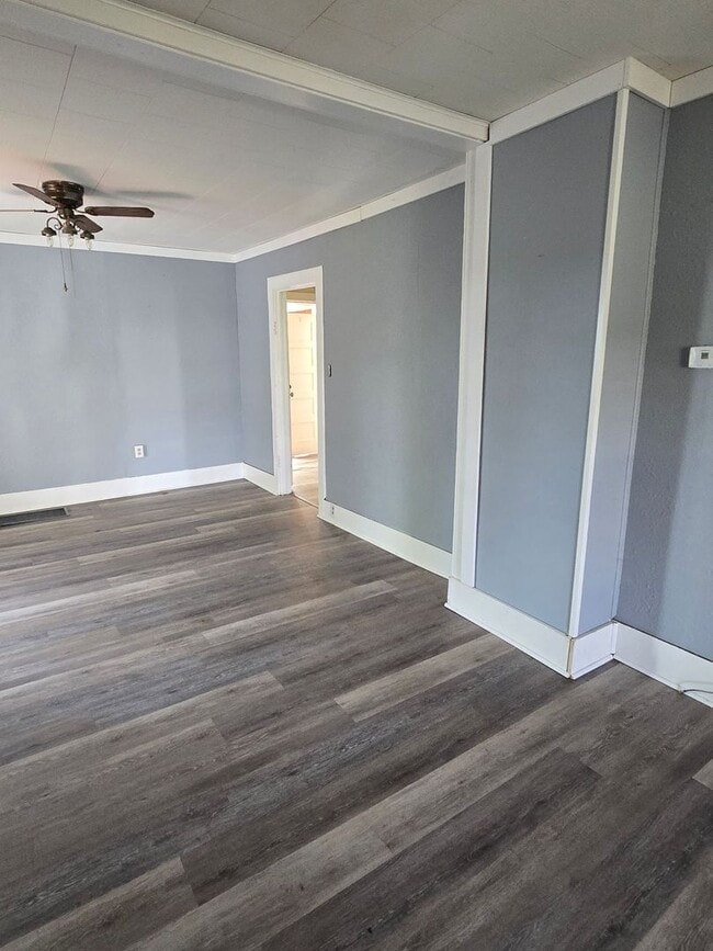 Building Photo - Month to Month Lease Unit!