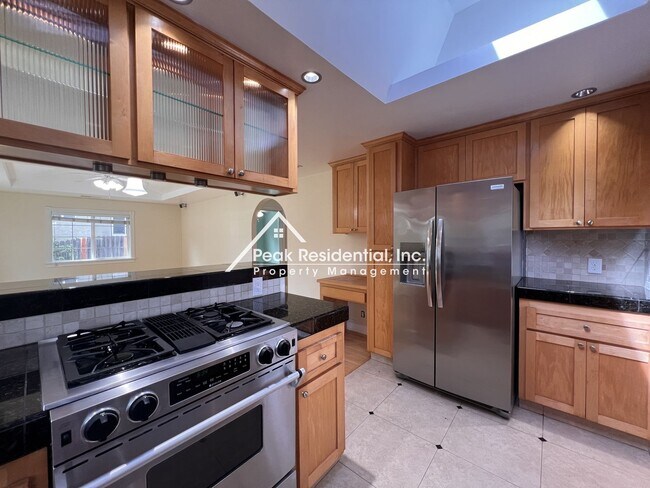 Building Photo - 6101 Mariposa Ave