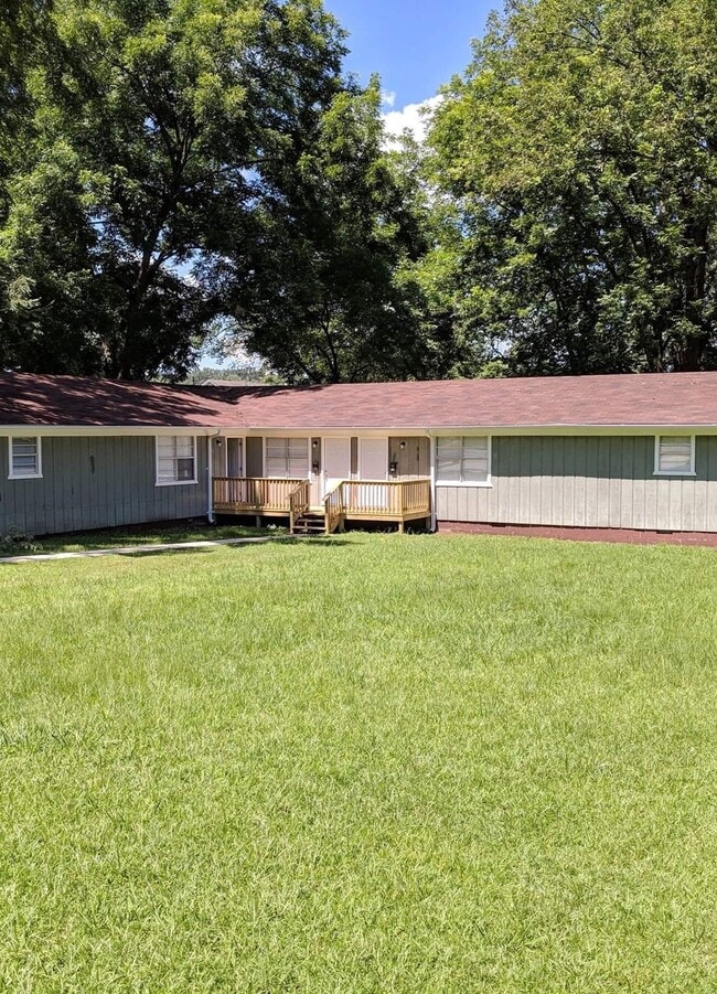 Building Photo - Twin Oaks