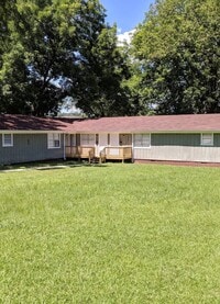 Building Photo - Twin Oaks