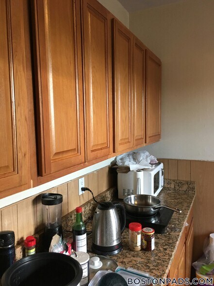 Building Photo - 96 Maple St