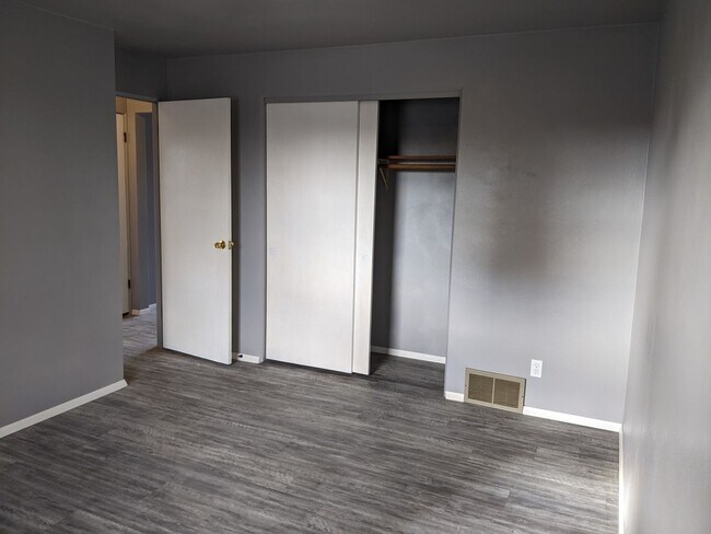 Building Photo - 1727 Silvercrest Dr