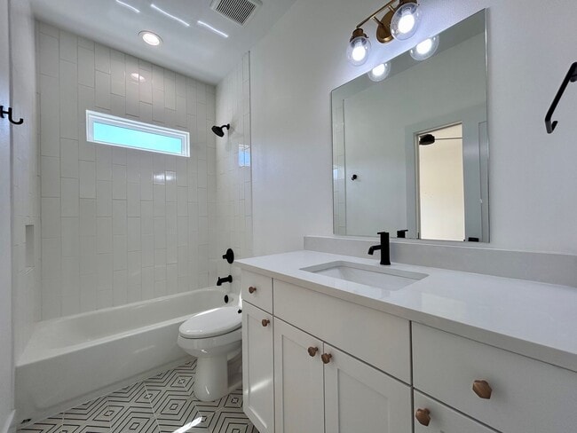 Building Photo - 4010 Clawson Rd