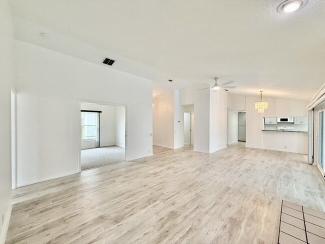 Building Photo - 13642 Dunwoody Ct