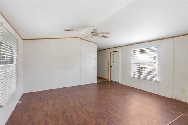 Building Photo - 10821 TX-150