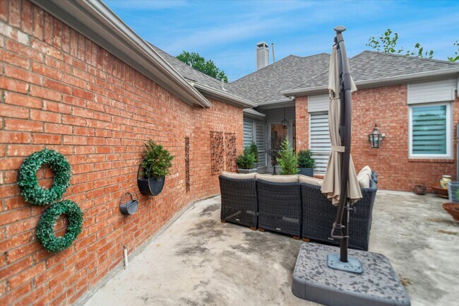 Building Photo - Incredible 4-Bedroom