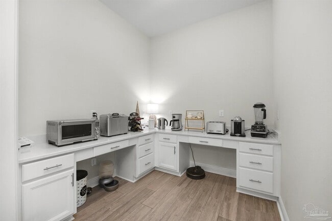 Building Photo - 5718 Oak Hvn Ln