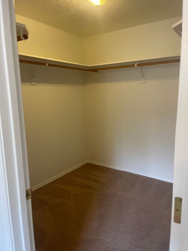 Building Photo - 3 Bed 2 Bath Available Now!! This is a Mon...