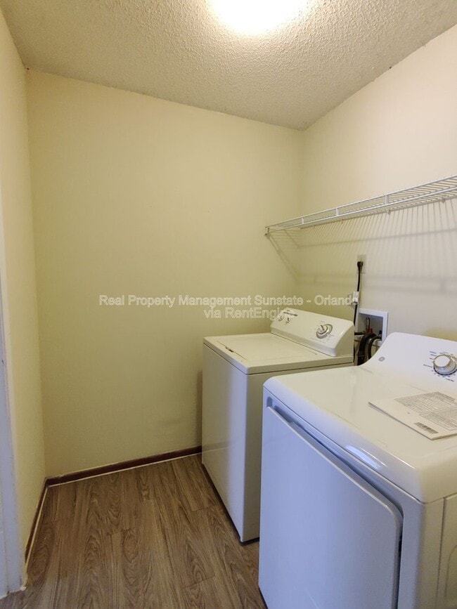 Building Photo - 10025 Creekwater Blvd