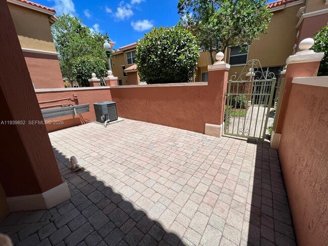 Building Photo - 721 SW 107th Ave