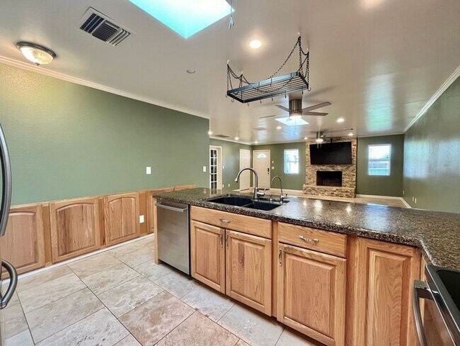 Building Photo - 3 Bd 3 Ba + Office + Den + Arizona Room!