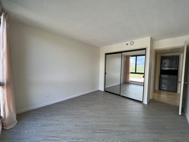 Building Photo - 5070 Likini St