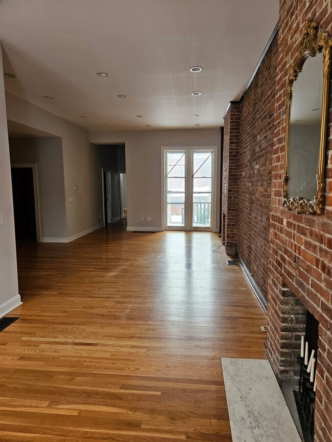 Building Photo - 108 3rd St