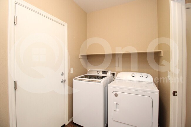 Building Photo - 1255 S Rialto