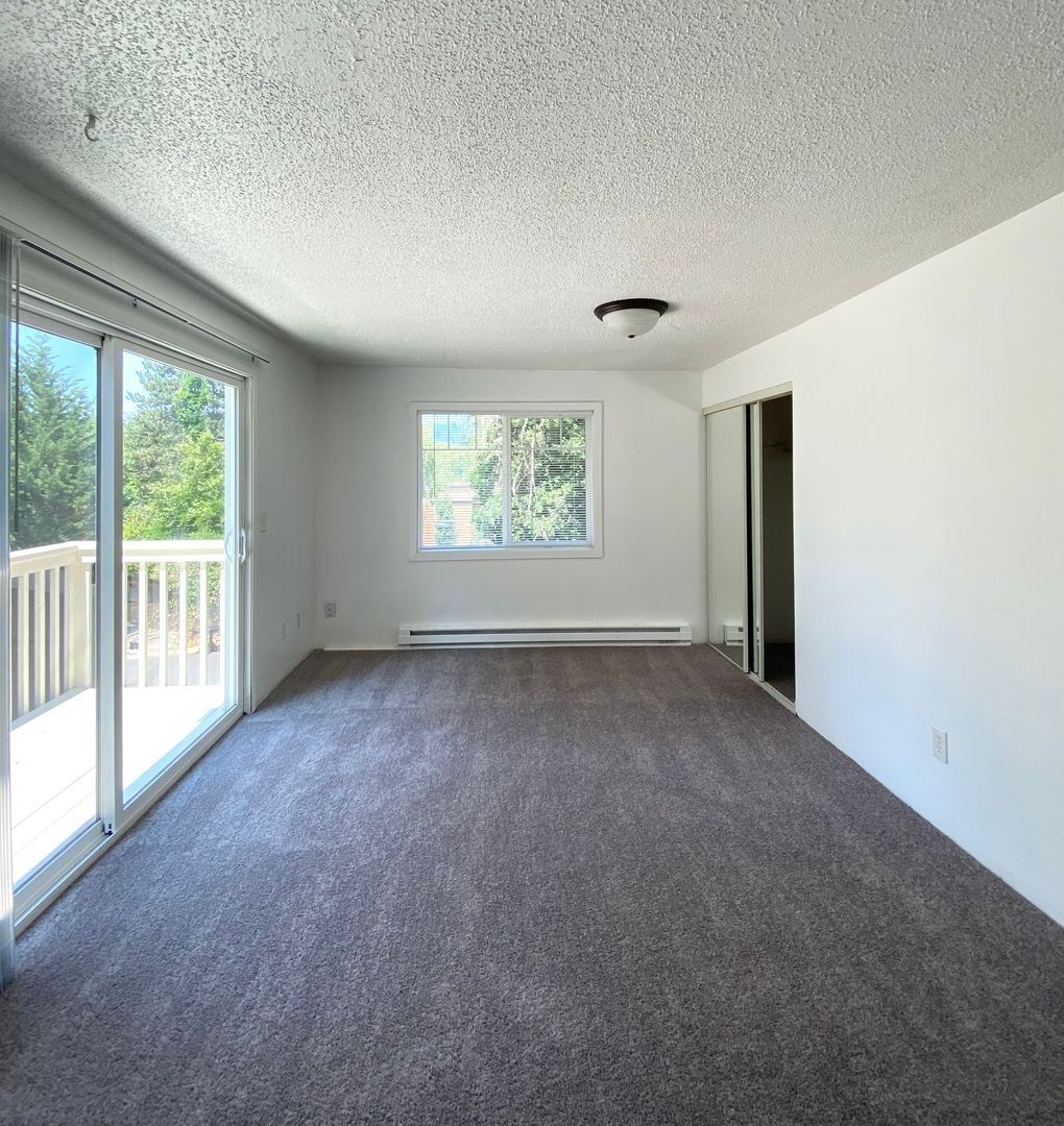 Building Photo - 5704 SW Beaverton Hillsdale Hwy