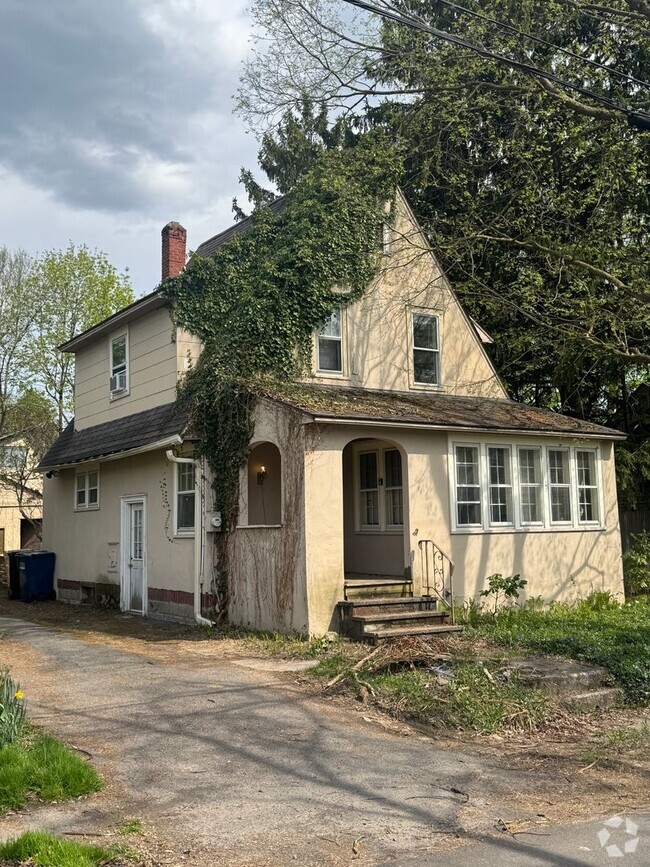 Building Photo - Beautiful 3- Bedroom Home for Rent- Univer...