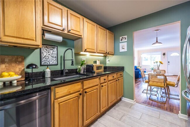 Building Photo - 520 Park Ave SE