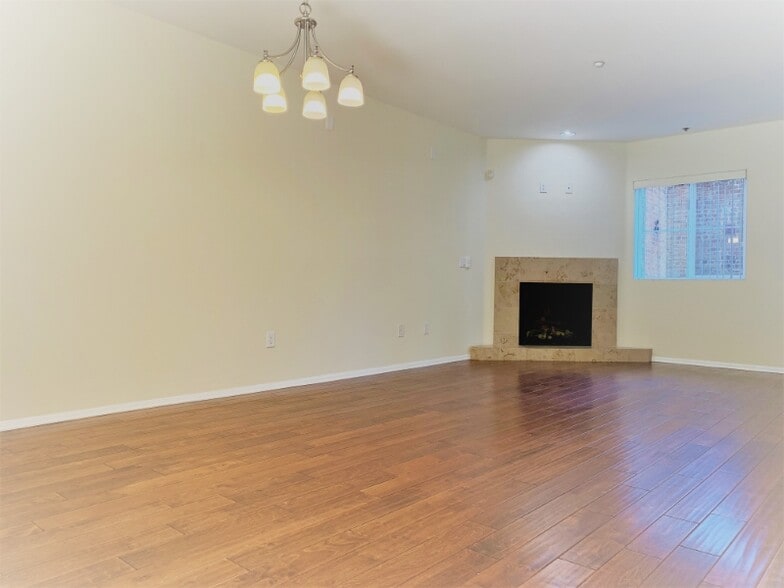 Building Photo - 844 Fedora St